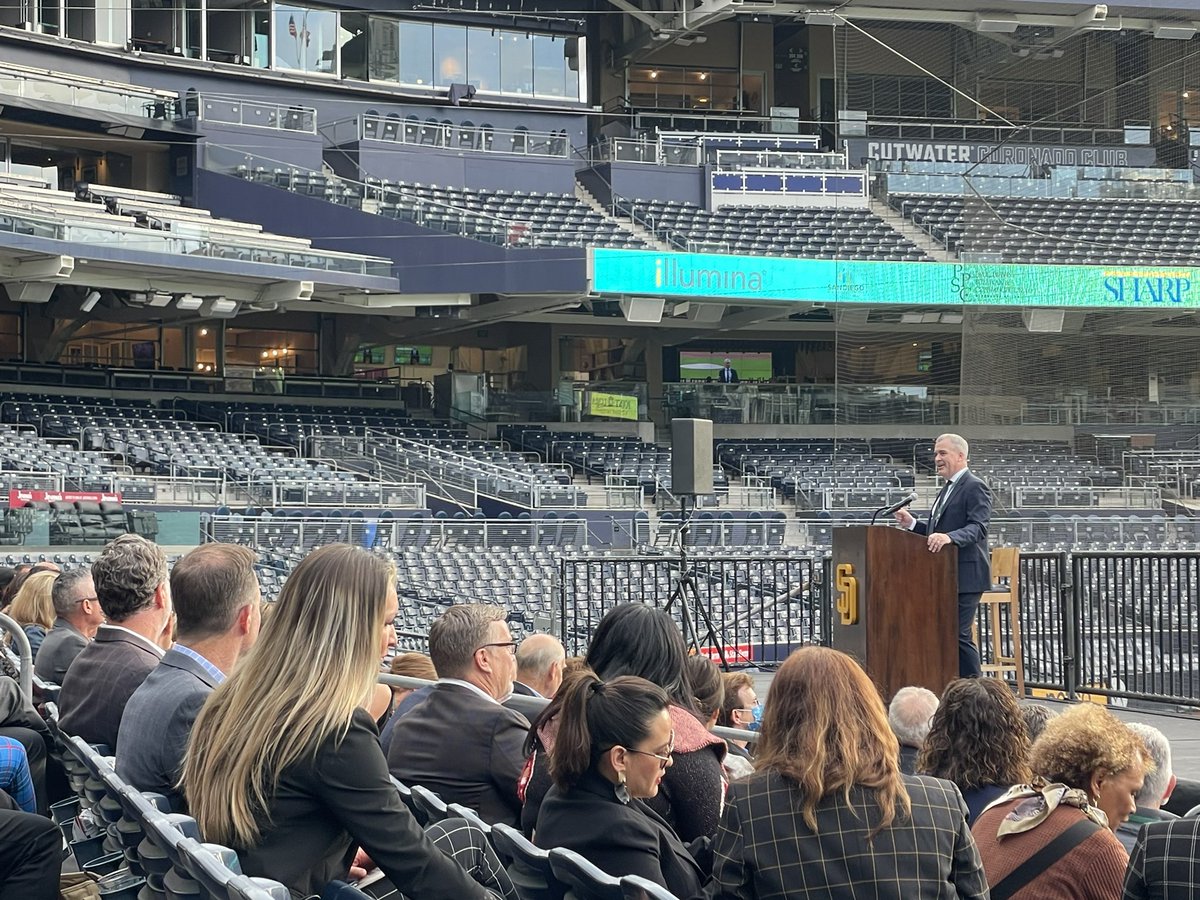 TeddyMartinez_'s tweet photo. @SDRegionalEDC brought hundreds of San Diego titans together to celebrate #SDlifechanging organizations and healthcare heroes at the first Annual Dinner since 2019. Proud of this team and proud of San Diego. https://t.co/C8B8xyZp6n