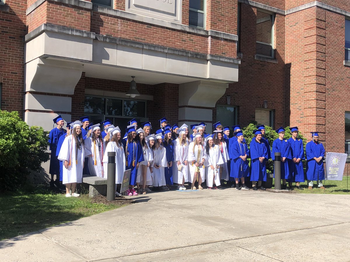 KellyHickeyPHS's tweet image. Love the tradition of graduation walks at the elementary schools, what a great way to start such a special day! 🎓💙@PHSClass_2022 @PHSClassof2023