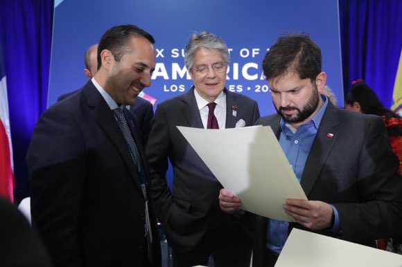 ThePresdock's tweet photo. Los chilenos al leer el fallo de la #FIFA https://t.co/SVFJPfjm0O
