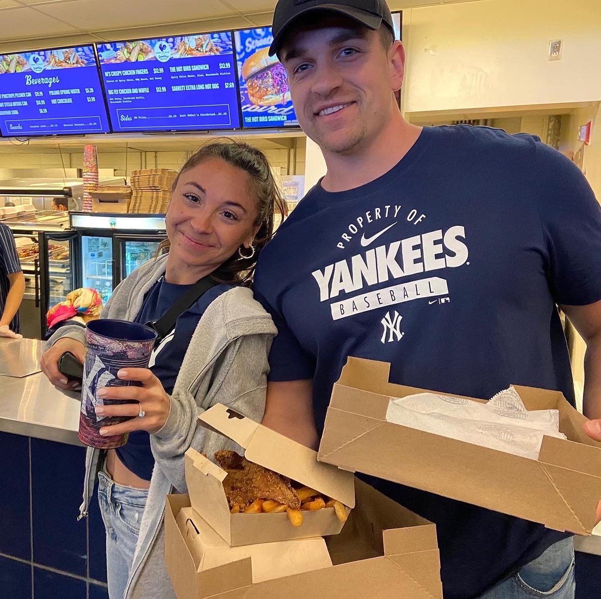 streetbirdNYC's tweet photo. Be like these fans, and start this homestand off right with our Streetbird classics. Meet us at Section 112 and try our Hot bird sandwich &amp; Big Fly chicken and waffle. #streetbirdnyc #yankeestadium #chickensandwich #chickenandwaffles #yankees https://t.co/VKZ3p73Npq