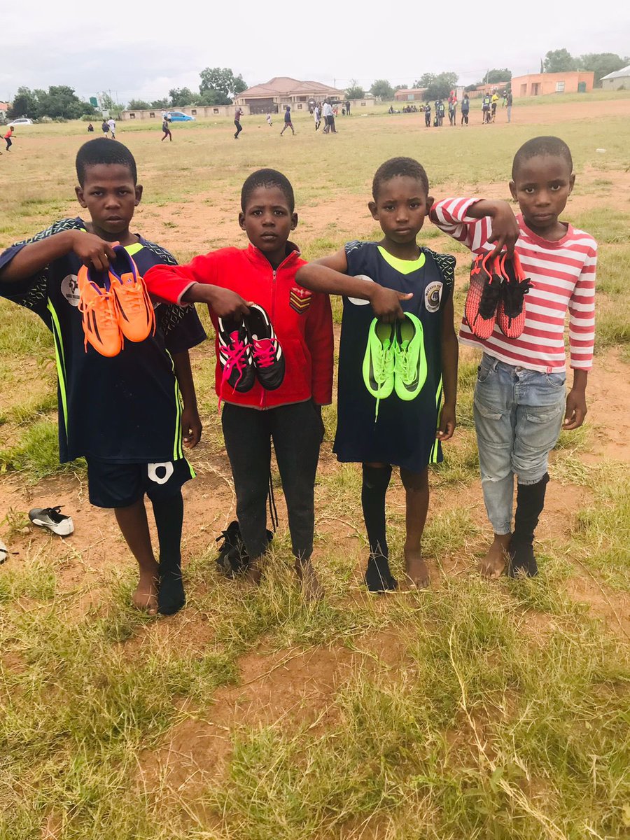 ChebengC's tweet image. Looking out for the young ones. The future of Moletjie 👏🏽👏🏽

@LeboMoloto22 @UVF2016