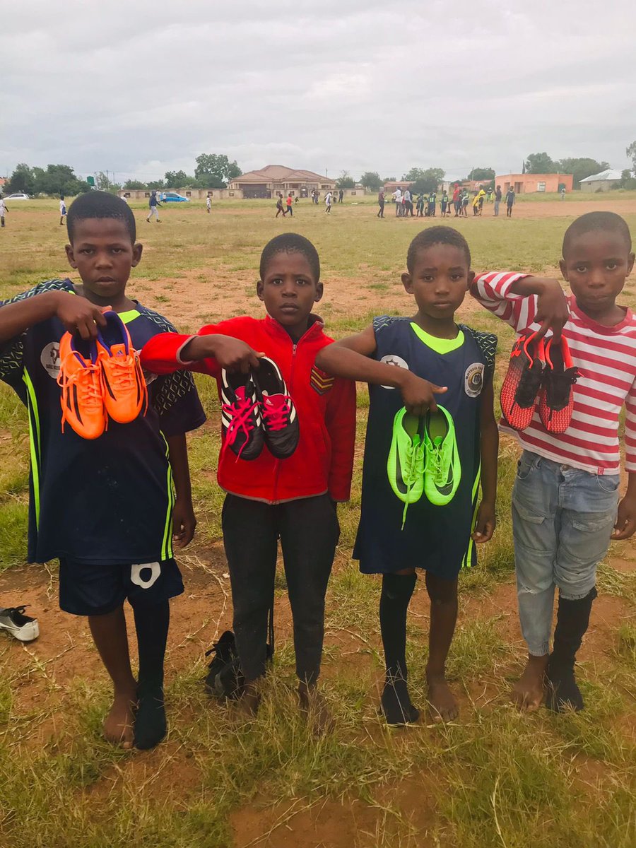 ChebengC's tweet image. Looking out for the young ones. The future of Moletjie 👏🏽👏🏽

@LeboMoloto22 @UVF2016