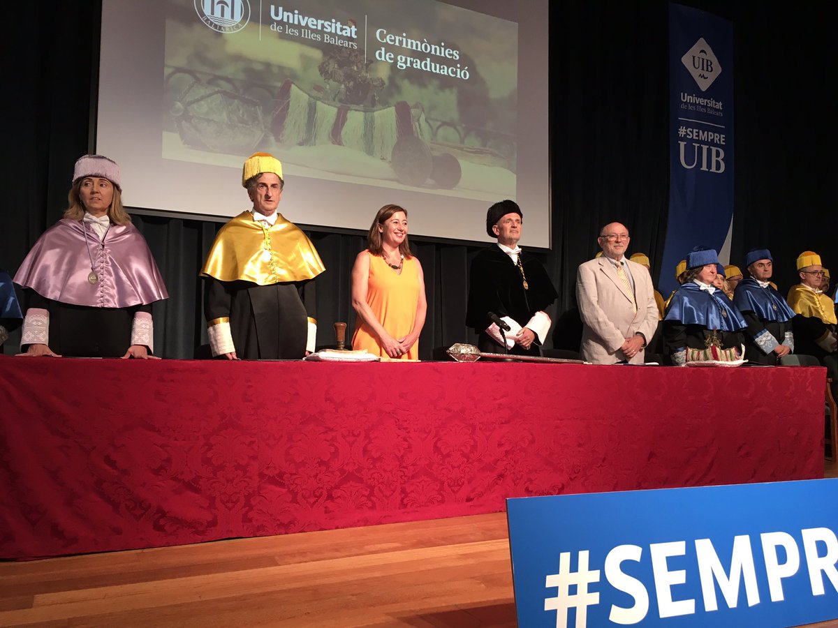 Universitat de les Illes Balears - UIB (@uibuniversitat) on Twitter photo Donam el sus a la cerimònia de #graduacionsUIB de la Facultat <a href="/fmedicinauib/">FMedicinaUIB</a> de la primera promoció de Medicina de la UIB! El degà els encoratja a aplaudir a les seves afmílies, a seguir aprenent i a apostar per l'excel.lència. #SempreUIB Donam el sus a la cerimònia de #graduacionsUIB de la Facultat <a href="/fmedicinauib/">FMedicinaUIB</a> de la primera promoció de Medicina de la UIB! El degà els encoratja a aplaudir a les seves afmílies, a seguir aprenent i a apostar per l'excel.lència. #SempreUIB