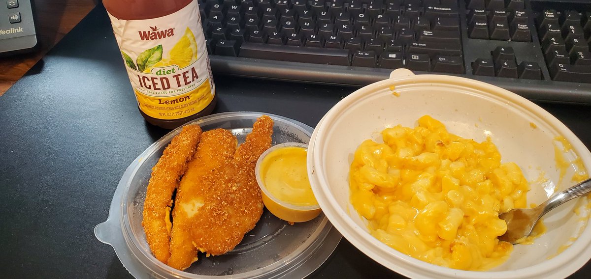DaPegster's tweet photo. No better lunch 😋 Love you @Wawa #maccaroniwiththechickenstrips https://t.co/wNVOsRNVKC