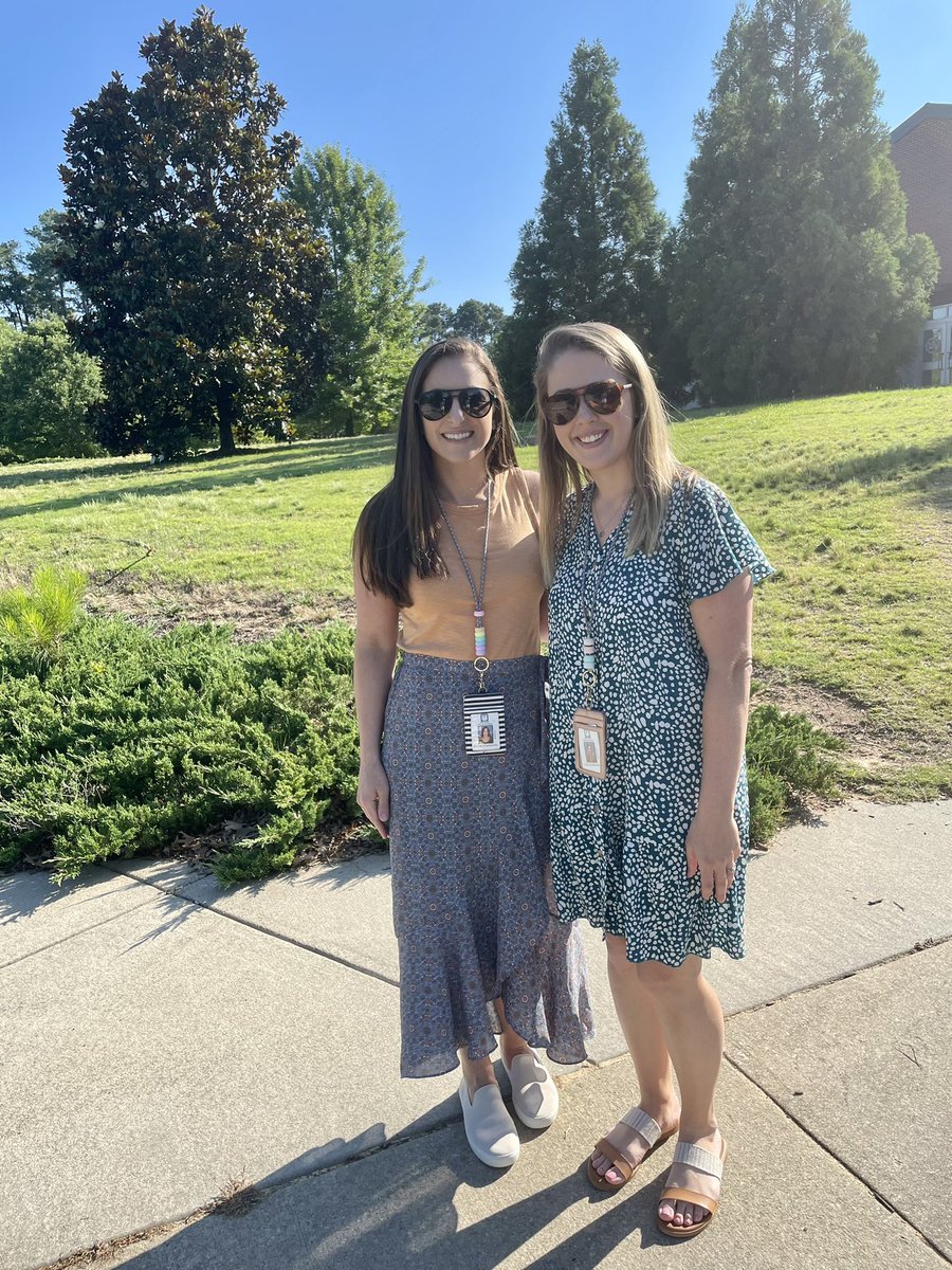 MrsCastanedaNC's tweet photo. A last day of school picture with @MrsJohnsonHDE at @HighcroftDrive We will both miss this school that has been our home for the last 9 years 💕 https://t.co/ArZqH1EzBD