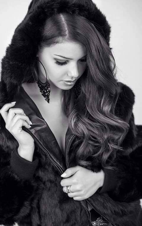 سأنتظرك  غدا
 فإن  لم  تأتي غدا
 فكل الأيام  غدا
حتي تعووود
✨❤️