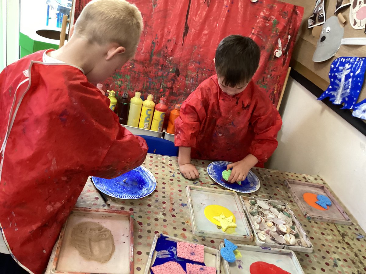 StTeresasUp's tweet photo. Reception have been learning about habitats and have learnt about rock pools today #Finemotorskills #usingdifferenttools #sharingcreations https://t.co/V9RnW36YjR