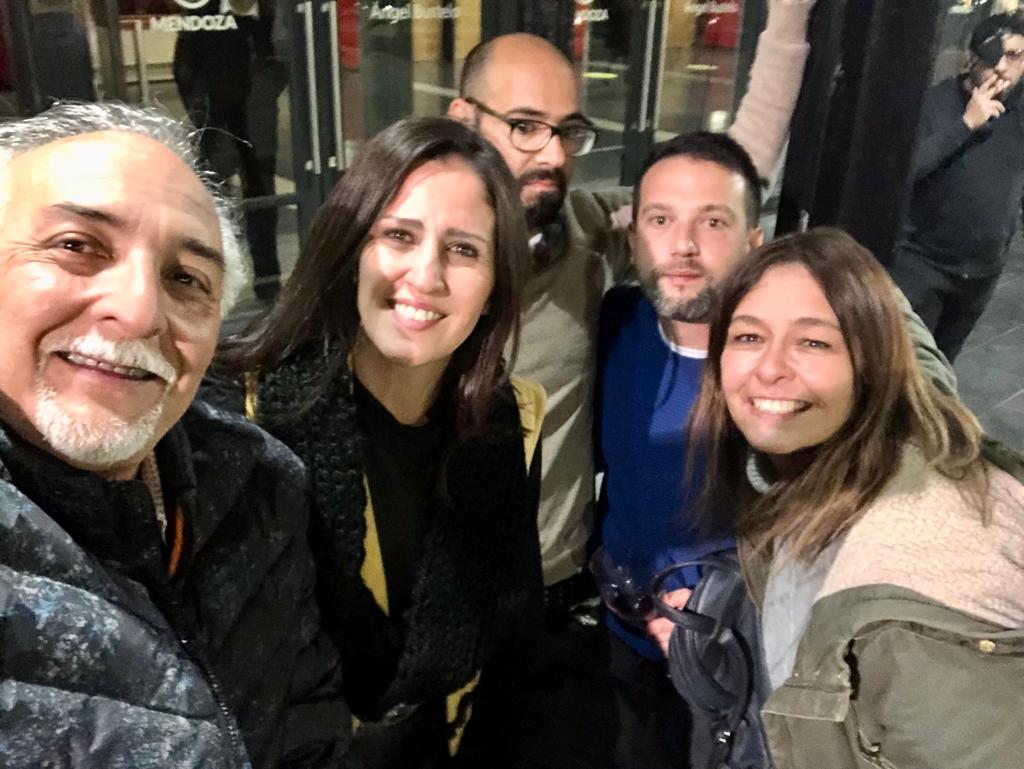 belencastro79's tweet photo. Gente que sí
@AlfPonceFoto @ahaudet @lantun nico galuya @ezederhun #festejo #DiaDelPeriodista #bustelo https://t.co/jK7gDqOo4f