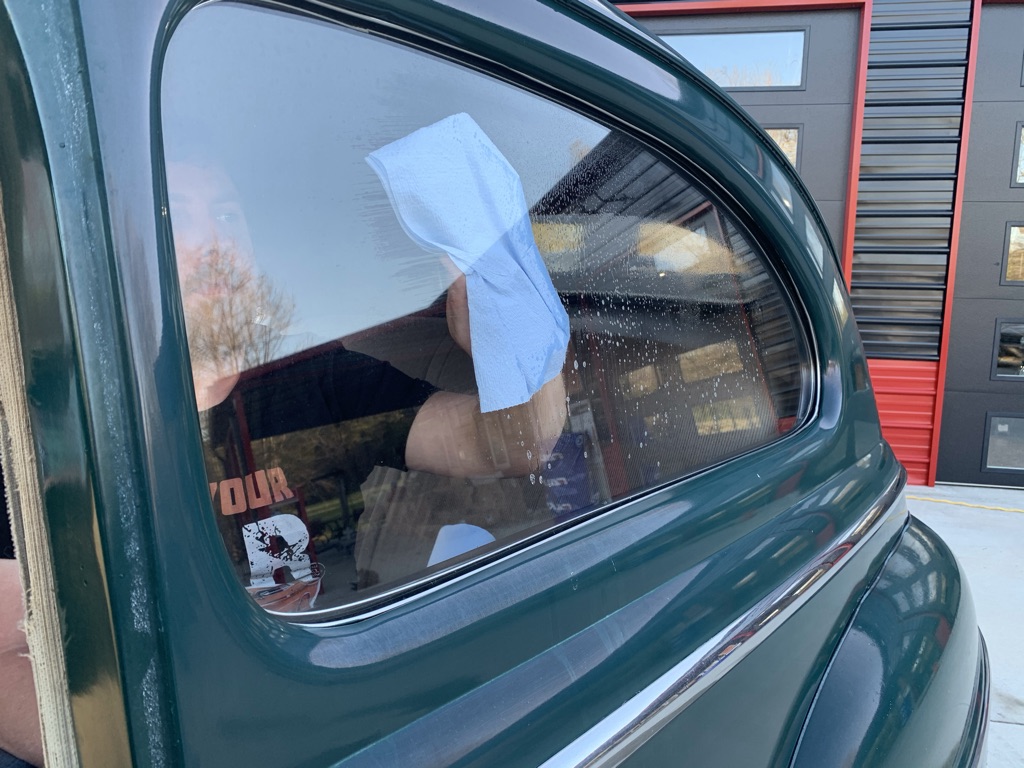 ScottHomeAuto's tweet image. Ready for a summer road trip? Us too! Before hitting the road, don't forget to grab a roll of our Scott® Shop Towels Glass™ wipes from @autozone for quick and easy cleanups during your travels🚘