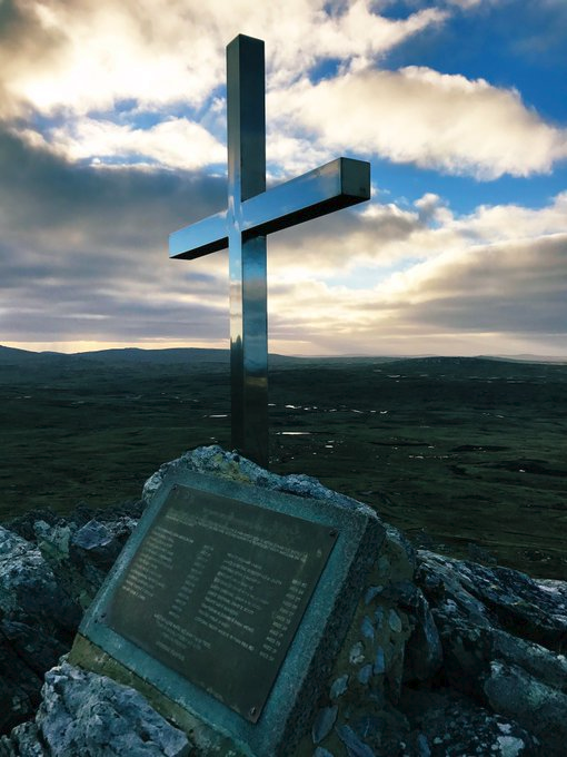 FalklandsinUK's tweet photo. At dawn on 12th June we remember those who fought overnight,40yrs ago,in the battles of #MountLongdon #3Para #2Para #RAMC; #MountHarriet @RoyalMarines #42Commando #NP8901 @3Cdo_Bde; #TwoSisters @45CdoGp #FalklandIslands #Falklands @TheParachuteReg #RoyalArtillery @SAMA82office https://t.co/vXivt6pt8a