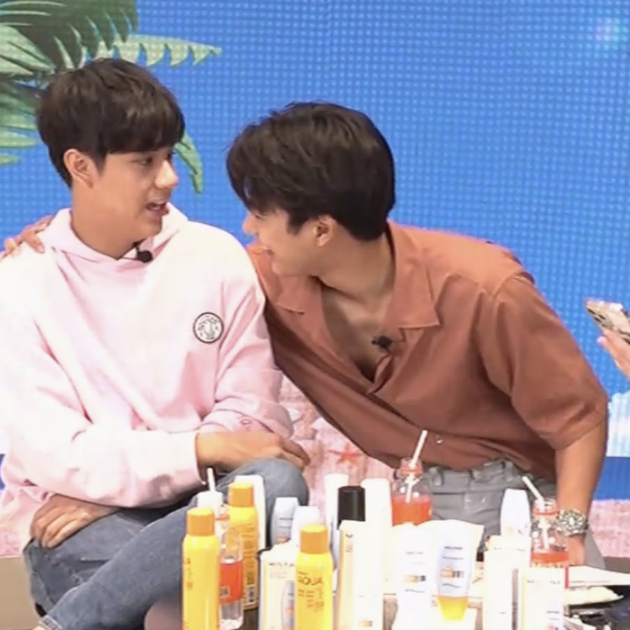 #OHMNNNight 🌙💤 

nite nite <a href="/ohmpawatt/">Ohmpawat</a> <a href="/mynameisnanon/">NANON</a> วันนี้สนุกมาก เลิกงานแล้วกลับบ้านพักผ่อนทำสิ่งที่ชอบนะคะ  แต่ถ้าอยากจะนอนดูหนังหรือนอนในโรงหนังก็อดใจไว้ พรุ่งนี้ค่อยไป  THE BED CINEMA  ที่  SF  พร้อมทาครีมกันแดดของ mistine  น้า  🤣

#ohmpawat #mynameisnanon
#โอมนนน