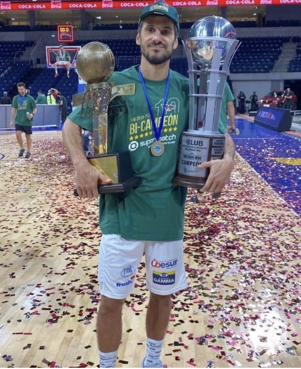 RinconAguatero's tweet photo. Toca despedir al jugador más importante y determinante de los últimos 45 años en el Club A. AGUADA. 
Cerró una herida de 36 años y 4 meses.
Un fuera de serie. 
Ojalá me equivoque, pero seguramente no habrá otro igual.
@LeandroGarciaM5 ♾ 🔴🟢 https://t.co/xh5Ts1erzV