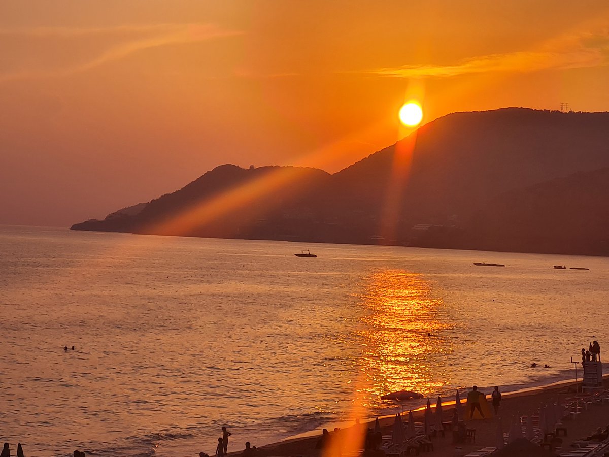 Alanya in Türkiye is absolutely beautiful.... Life is about positivity,  freedom , Love and music...
#Turkey #Alanya #positivity #beingfree #Friends #sunshine
