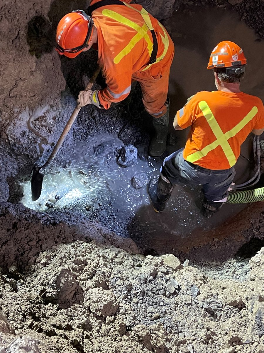 UtilitiesKngstn's tweet photo. Please plan to conserve water into Saturday. Crews uncovered the source of the break, which is at a flange fitting on a large diameter, 36-inch sewer force main. Due to the size, location &amp; material of the pipe, we anticipate a challenging repair. Info: https://t.co/oFegPQd2I4 https://t.co/dSjHPqGxoa