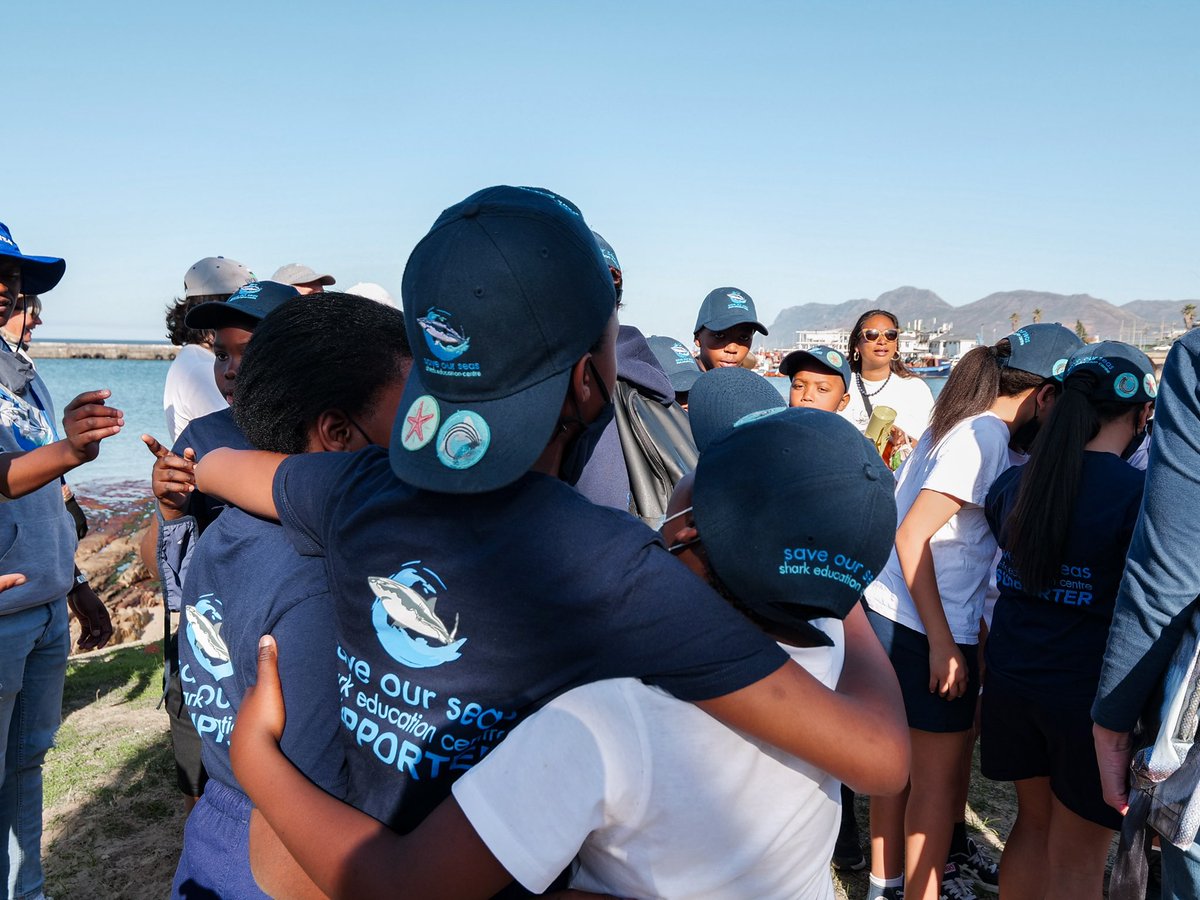 This #WorldOceanDay,  <a href="/saveourseas/">Save Our Seas</a> and <a href="/sharkcentre/">Save Our Seas Foundation Shark Education Centre</a> in South Africa joined forces with @sirocco, <a href="/TheBeachCoopZA/">The Beach Co-op</a> and the Kalk Bay community to clean up our local beach. 

facebook.com/media/set?vani…