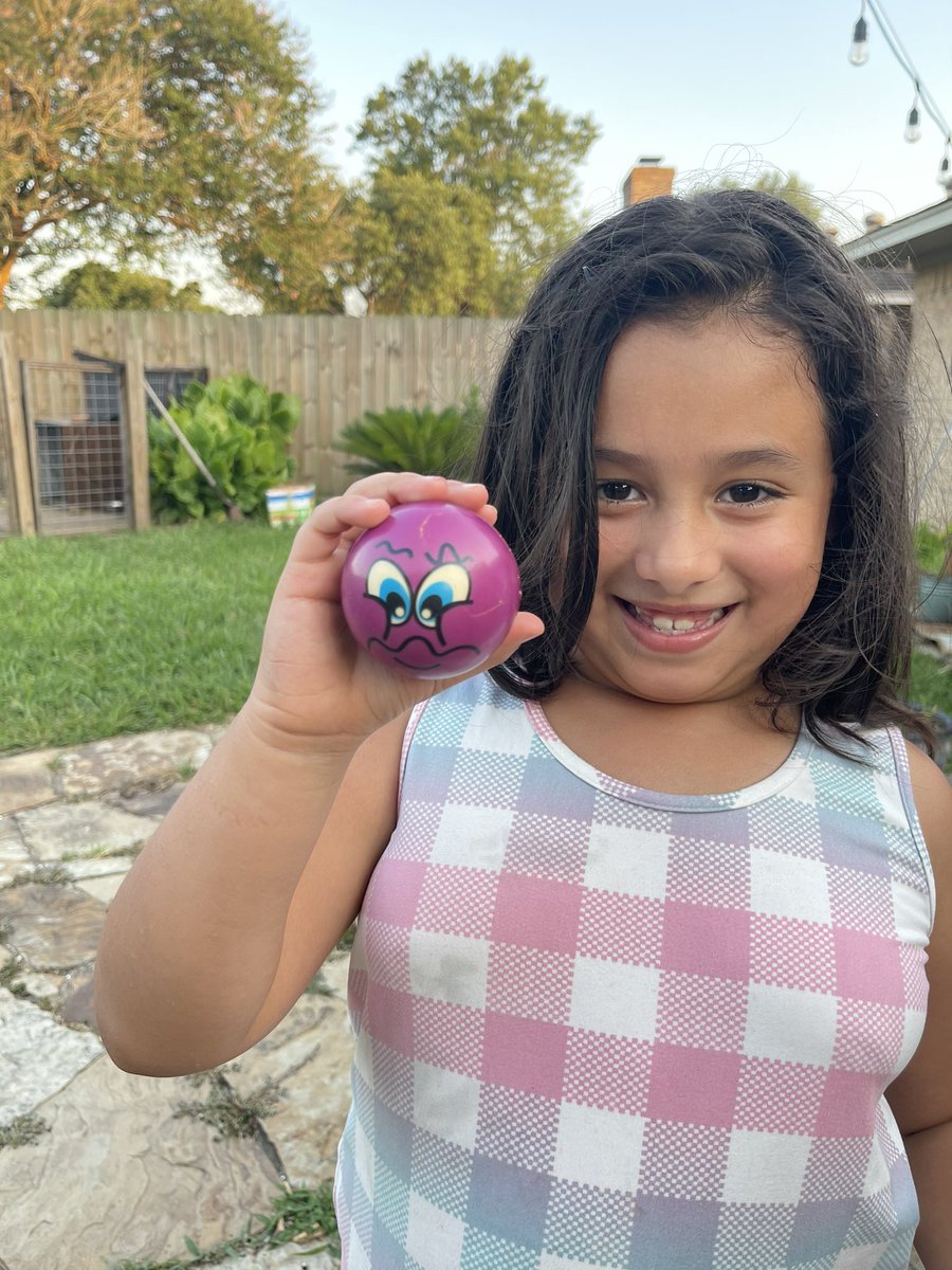 MiBanda17's tweet photo. We spy with our little eyes…a sphere!  Aubrey is having so much fun helping with summer I spy math adventure. #PISDMathchat #P3ProductiveStruggle https://t.co/lpAxV6ovMJ