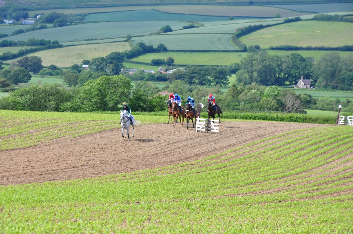 British point-to-point season ends tomorrow at Umberleigh in North Devon - hope to see you there! First race 2.00pm.
<a href="/PointingDC/">Devon & Cornwall Point-To-Point Area</a>  #gopointing