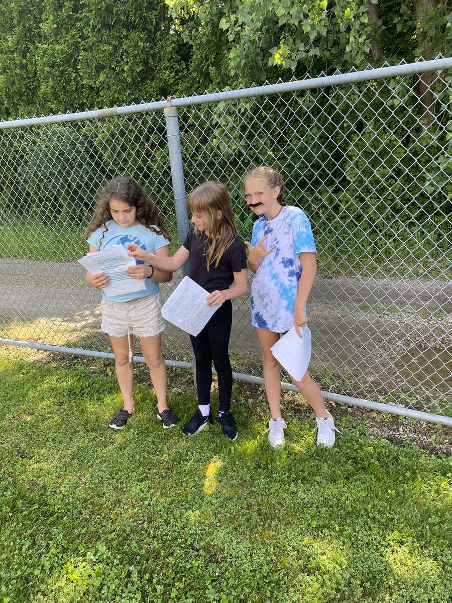 The best way to practice reader’s theater- outside 🌞! These #dolsenthinkers are excited to perform Wonder on Monday!