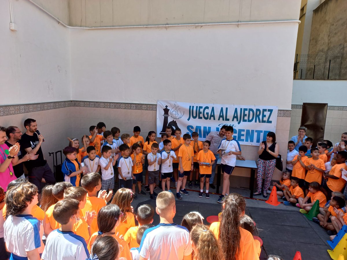 paulaszaragoza's tweet photo. ⬛⬜⬛⬜⬛⬜⬛⬜⬛⬜⬛
I TORNEO AJEDREZ PRIMARIA SVP
⬛⬜⬛⬜⬛⬜⬛⬜⬛⬜⬛
https://t.co/HgZuSUwvsx @SVP_Zgz @ajedrezescuela @ajEdu4 @MiriamMAjedrez @PivaAragon @InnovaEducAr  @capakhine_es @AjedrezSergi https://t.co/bvjPKZ62nU
