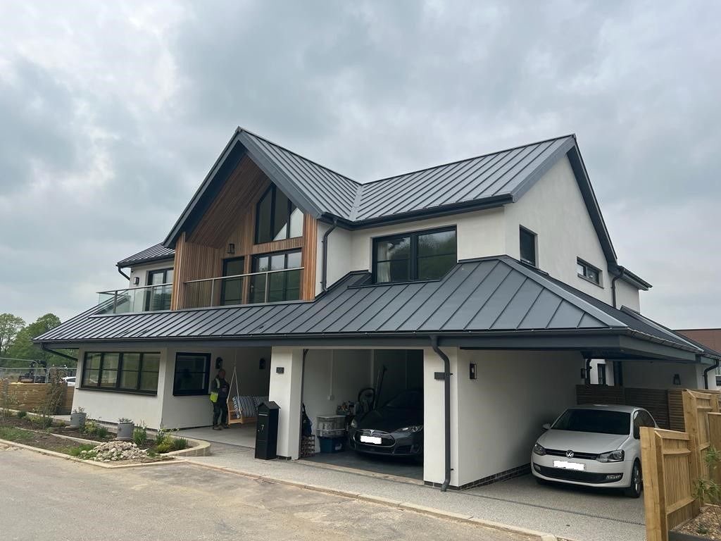 metal_solutions's tweet image. Near Invisible Solar combining @metal_solutions Snaplock standing seam roof, GreenLine rainwater, GreenCoat PLX Mountain Grey and @BIPVCO Flextron thin film Solar Module. A winning contemporary solution #Solar #greencoatplx
