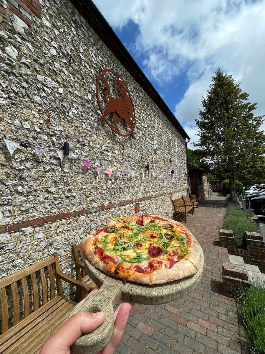 ditchlingbull's tweet image. It’s PIZZA TIME!! 🍕🌞🍻

We’re heating this weekend up by loading our woodfired pizza oven with the crispiest, most ludicrously CHEESY pizzas in Ditchling. 

Get ‘em while their hot! 😎

#PizzaTime #FreshlyBaked #Pizza #Ditchling #PizzaFan #PubGarden #YoungsPubs @YoungsPubs