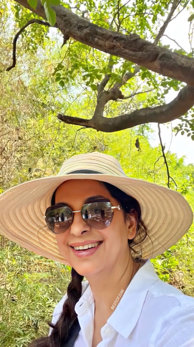 bestofJuhi's tweet photo. "A trip to the farm is good for the soul" @iam_juhi ๐ฉ๐ปโ๐พ๐๐.
#JuhiChawla #FarmDayOut https://t.co/KhoG0FLbg7