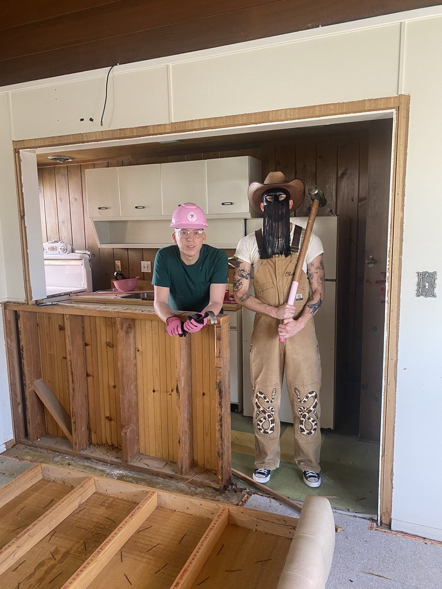 trixiemattel's tweet photo. make renovation gay again. NEW episode of @trixiemotel out now! @discoveryplus https://t.co/x7iYC3c4Ew