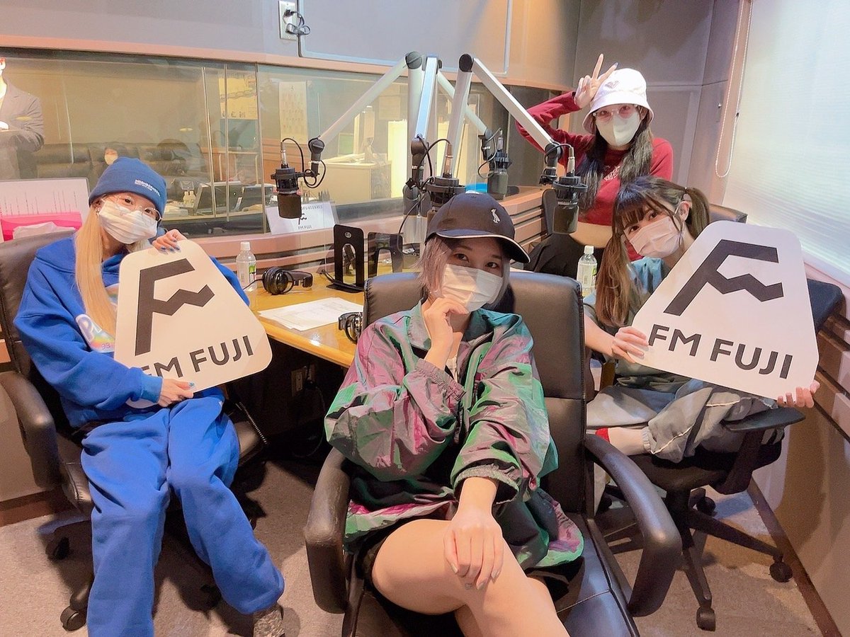DSPM2020's tweet photo. 📻#FMFUJI にて毎週金曜日23:30〜
#でぃーえすぴーえむろっくす

本日6/10は…
鈴姫みさこ&amp;ななせぐみ&amp;甘夏ゆず&amp;大桃子サンライズ(バンドじゃないもん！MAXX NAKAYOSHI)

#でぴろっく は #radiko プレミアムで日本全国どこでも聴取可能！
🎧https://t.co/wV7Rw2vsSk
#バンもん
#ラスクラ 
#DSPM https://t.co/Sfl4YwYEmY