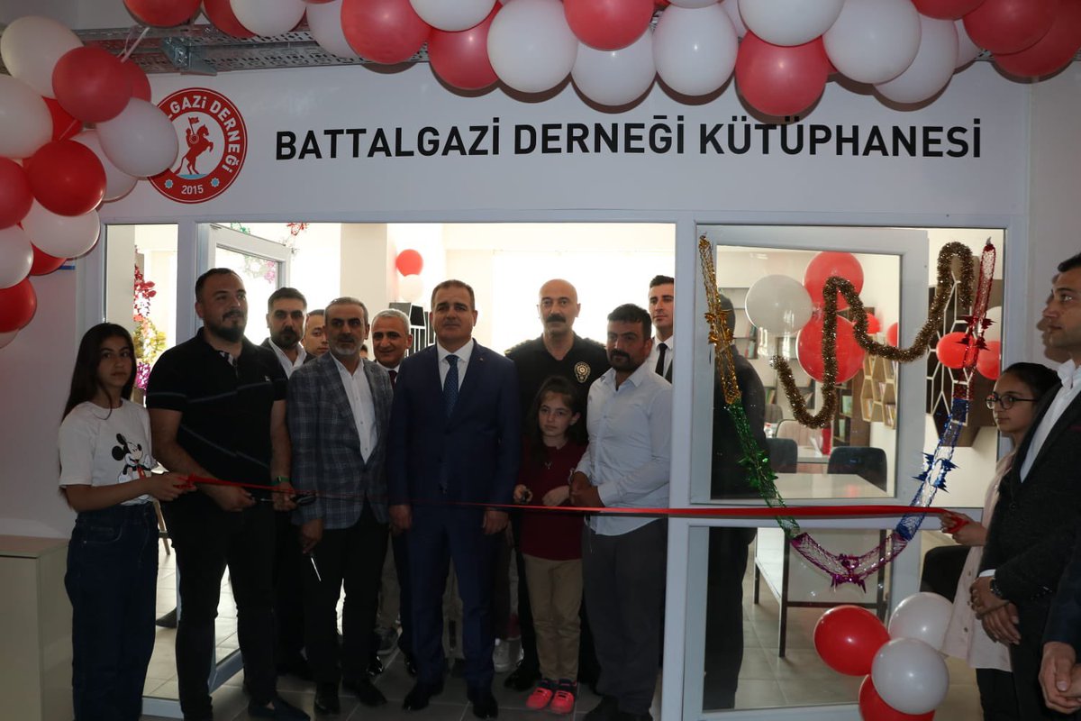 Vali İdris Akbıyık İlk/Ortaokulu'muzda, Malatya Battalgazi Derneği'nin katkılarıyla yapılan 'Battalgazi Derneği Kütüphanesi' Valimiz Sn.<a href="/idrisakbiyik/">Dr. İdris AKBIYIK</a>'ın teşrifleri, İl Protokolü ve <a href="/battalgaziorgtr/">Battalgazi Derneği</a> Yönetim Kurulu'nun katılımlarıyla öğrencilerimizin hizmetine açıldı.

<a href="/tcmeb/">Millî Eğitim Bakanlığı</a>