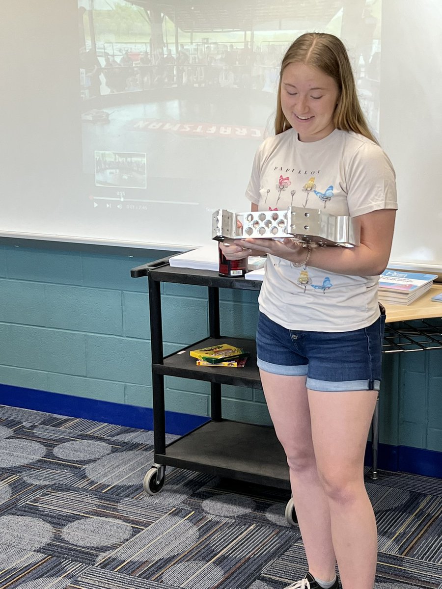 BerryBunch151's tweet photo. Morgan sharing her knowledge of robotics with our summer learners by demonstrating Athena’s design and viewing the battle bot competition after we studied and designed robots this week. @wearemadisonblue #robotsarethefuture https://t.co/tS4Jb6IBiV