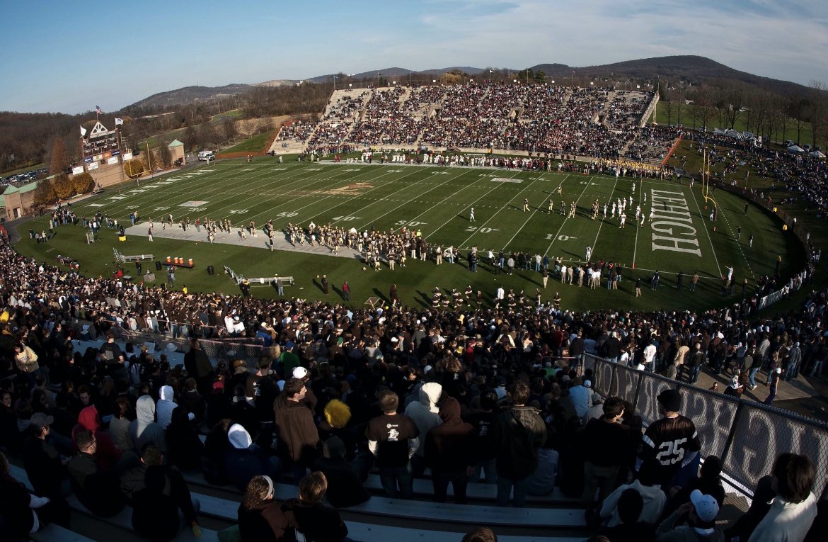 jbenji75's tweet photo. Blessed to announce my newest offer from Lehigh University!  @Coach_MikeKash https://t.co/hWFExYO0wg