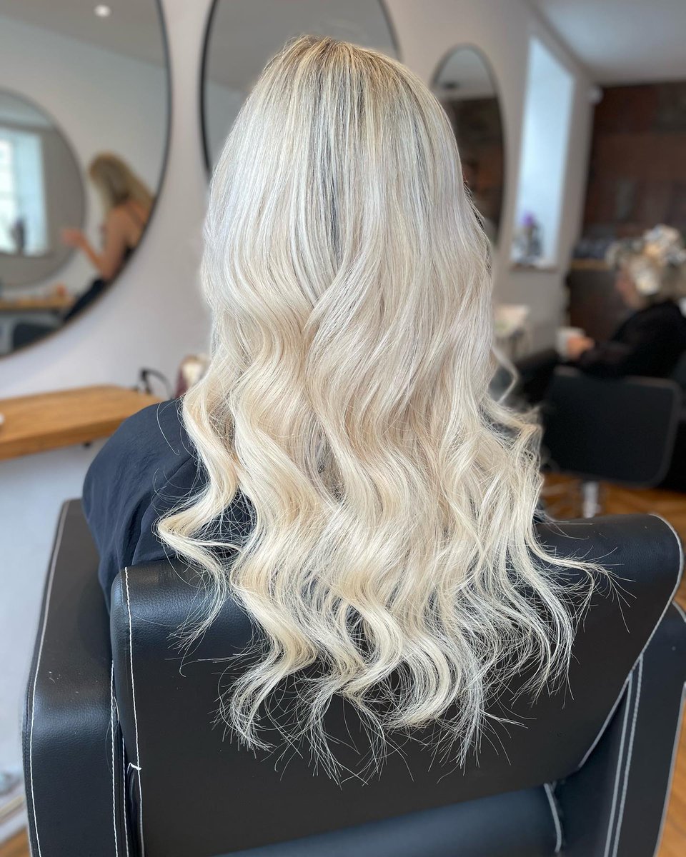 HairRehabLondon's tweet image. Third fitting by @rbeechamhair_ Still Bouncy and Beautiful
 
Get The Look - ORIGINAL CLIP-IN EXTENSIONS 18" (130GMS) ⁠
⁠
SHOP: l8r.it/qPL0⁠

#blondebalyage #bronde #shadowroot #balayagehighlights #babylights #hairrehablondon