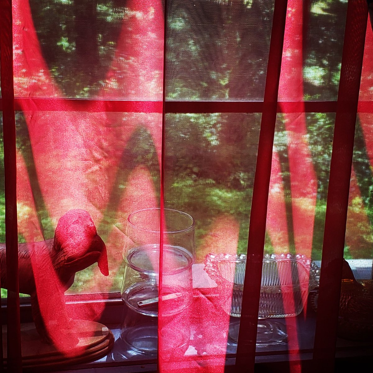 bridgetydf's tweet photo. @jjays_captions #light #red #redcurtain https://t.co/tpQww4JZGa