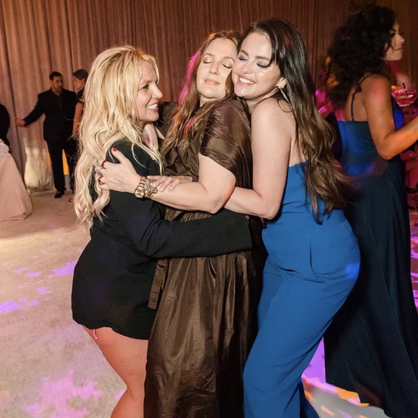 An evolving thread of all the photos from Britney Spears’ wedding: