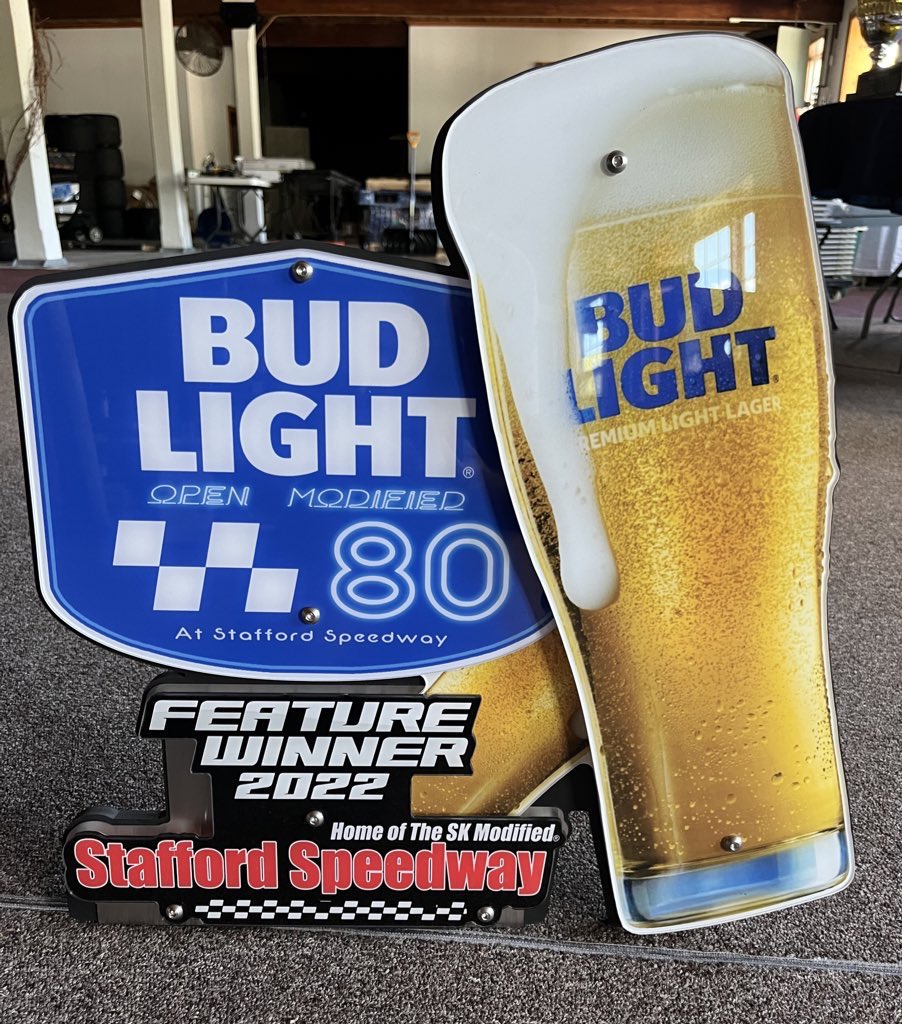 StaffordSpeedwy's tweet photo. Tonight’s trophy is making me thirsty https://t.co/ooYmVnAKDW