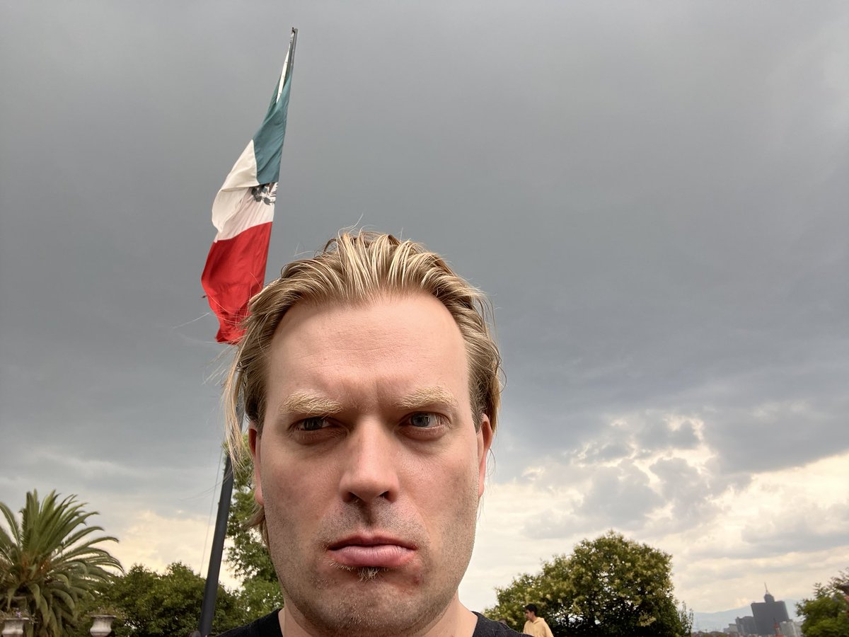 lauritahtinen's tweet photo. The sky and the face express the truth. A week in CDMX leaves one with more questions than answers. Some of them very difficult for Mexico, its neighborhood and the world. More soon. https://t.co/cahzVtXPw7