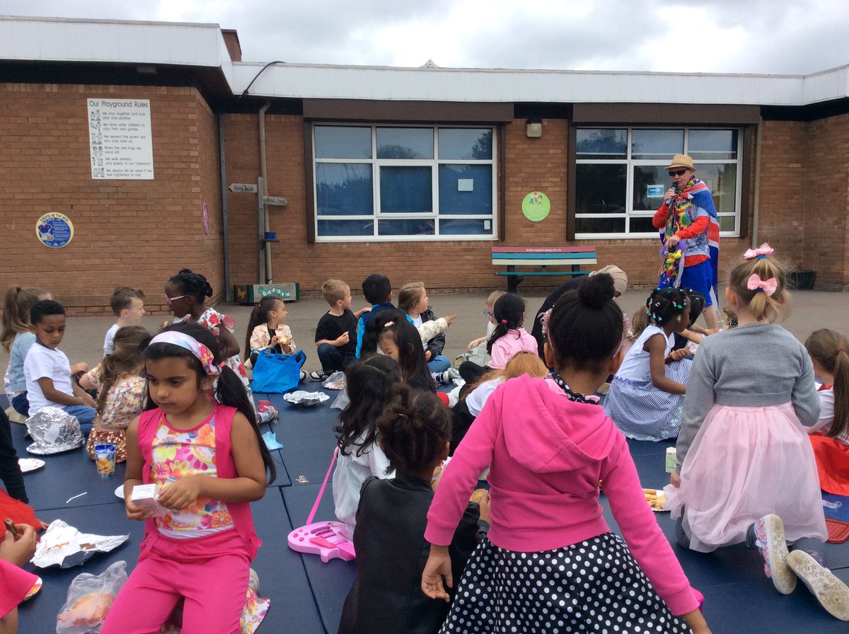 StBernsPrimary's tweet photo. Some more fun from our #JubileeDay yesterday! #Year1 #1OB https://t.co/AWsm1ZoWUu