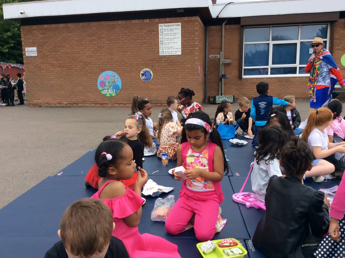 StBernsPrimary's tweet photo. Some more fun from our #JubileeDay yesterday! #Year1 #1OB https://t.co/AWsm1ZoWUu
