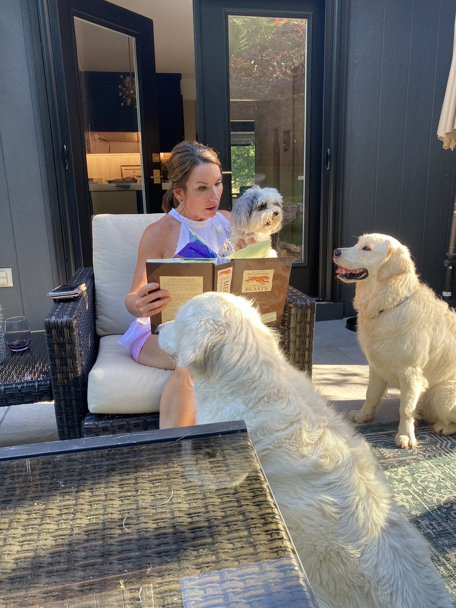 MotegaH's tweet photo. @uspetfood Reading time https://t.co/bXK03XjrLa