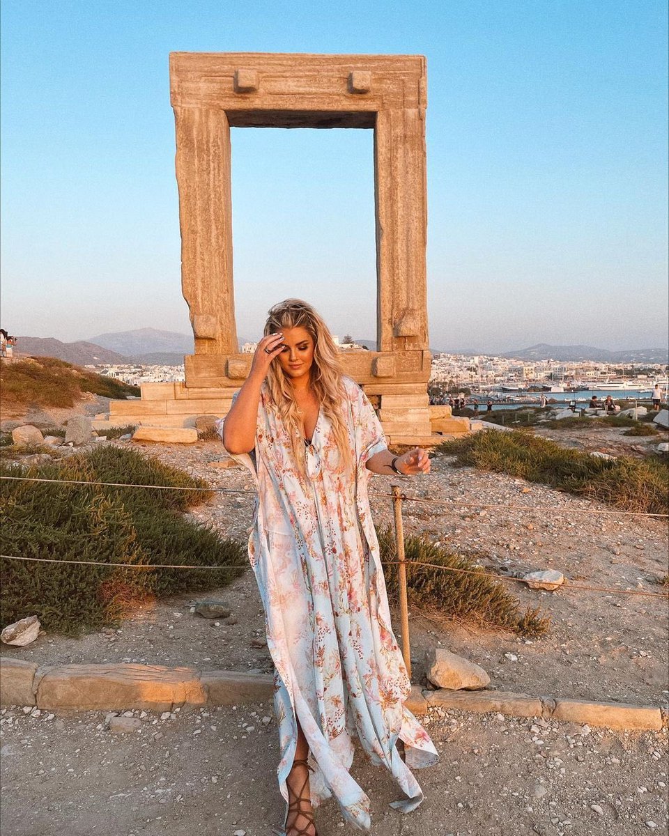 The perfect dress for this location 🇬🇷<a href="/_jodiesuarez/">Jodie Suarez</a> in our Bella Dress.