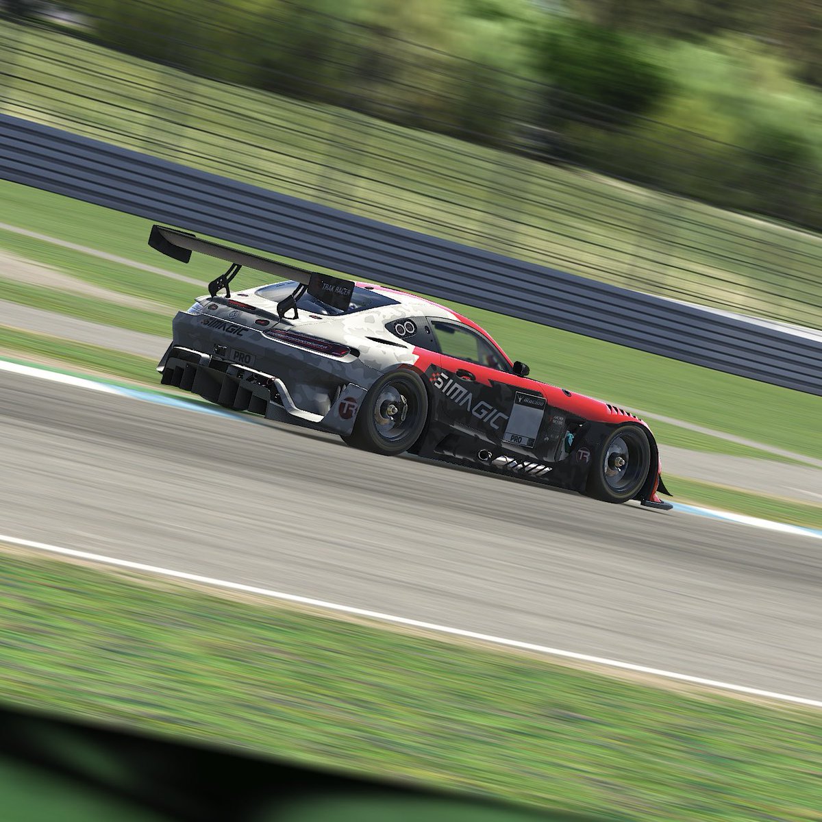 Absolutely loving the new Mercedes AMG GT3 EVO in @iRacing , it looks good and drives great 😍 What do you guys think? #SIMAGIC #TrakRacer #SkullSimGear