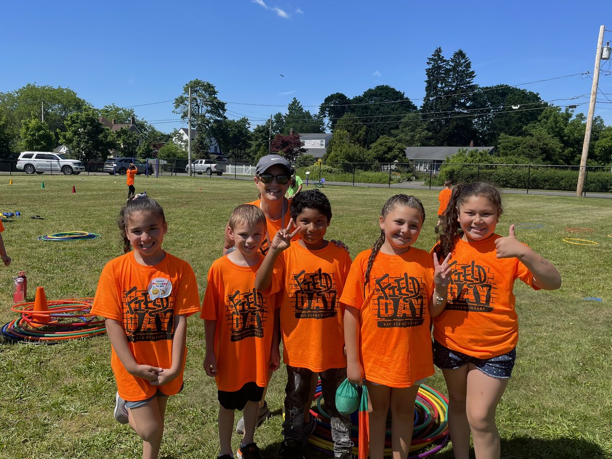 BayElementary's tweet image. We’re having a blast! 🫧☀️😎@PatMedSchools @pta_bay