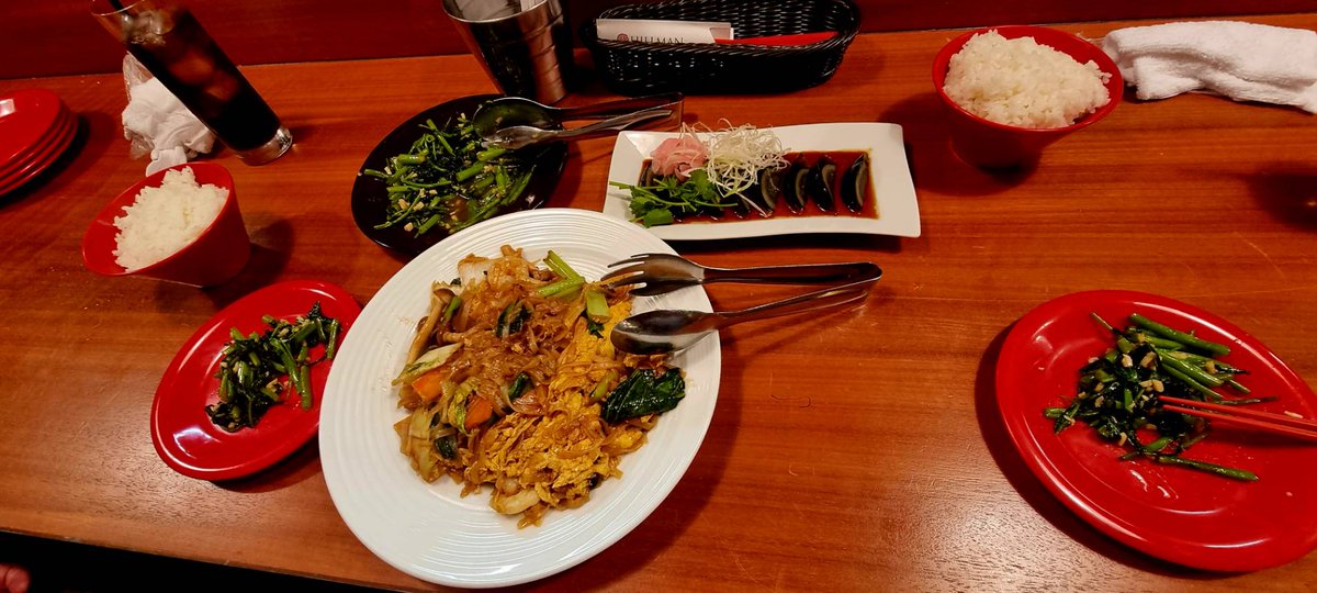 今晩の大阪飯

シンガポールでちょこちょこ行ってたお店が、、なんばにあった😋
== ヒルマン ==

久しぶりのペーパーチキンを堪能