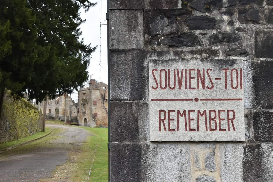 #Mémoire 🇫🇷 | Le 10 juin 1944, une unité de la 2e division SS Das Reich a anéanti le village d’Oradour-sur-Glane et sa population : ce jour-là, 643 hommes, femmes et enfants y ont perdu la vie.

Aujourd'hui, nous commémorons le 78e anniversaire de ce massacre. N'oublions jamais.