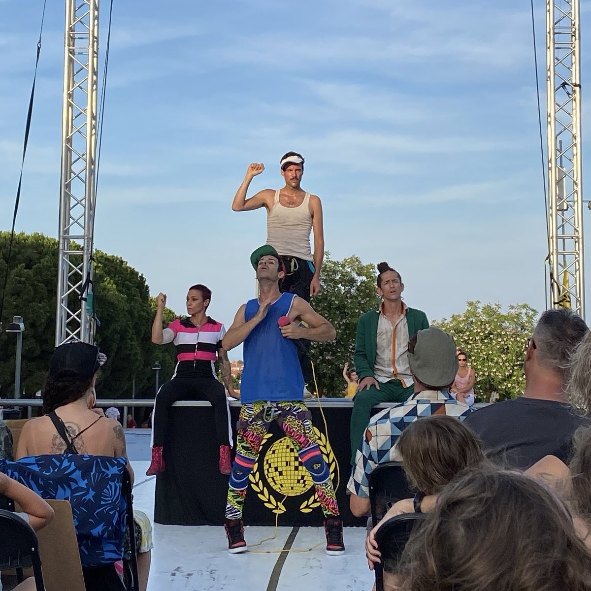 curtcirckit's tweet photo. I per acabar el #Curtcirckit22…música, bon rotllo i molts TEMAZOS!!! 🔝📀🎤🎹

#Curtcirckit #circalcarrer #savethetemazo @Montgat https://t.co/ASG8EMrg6P