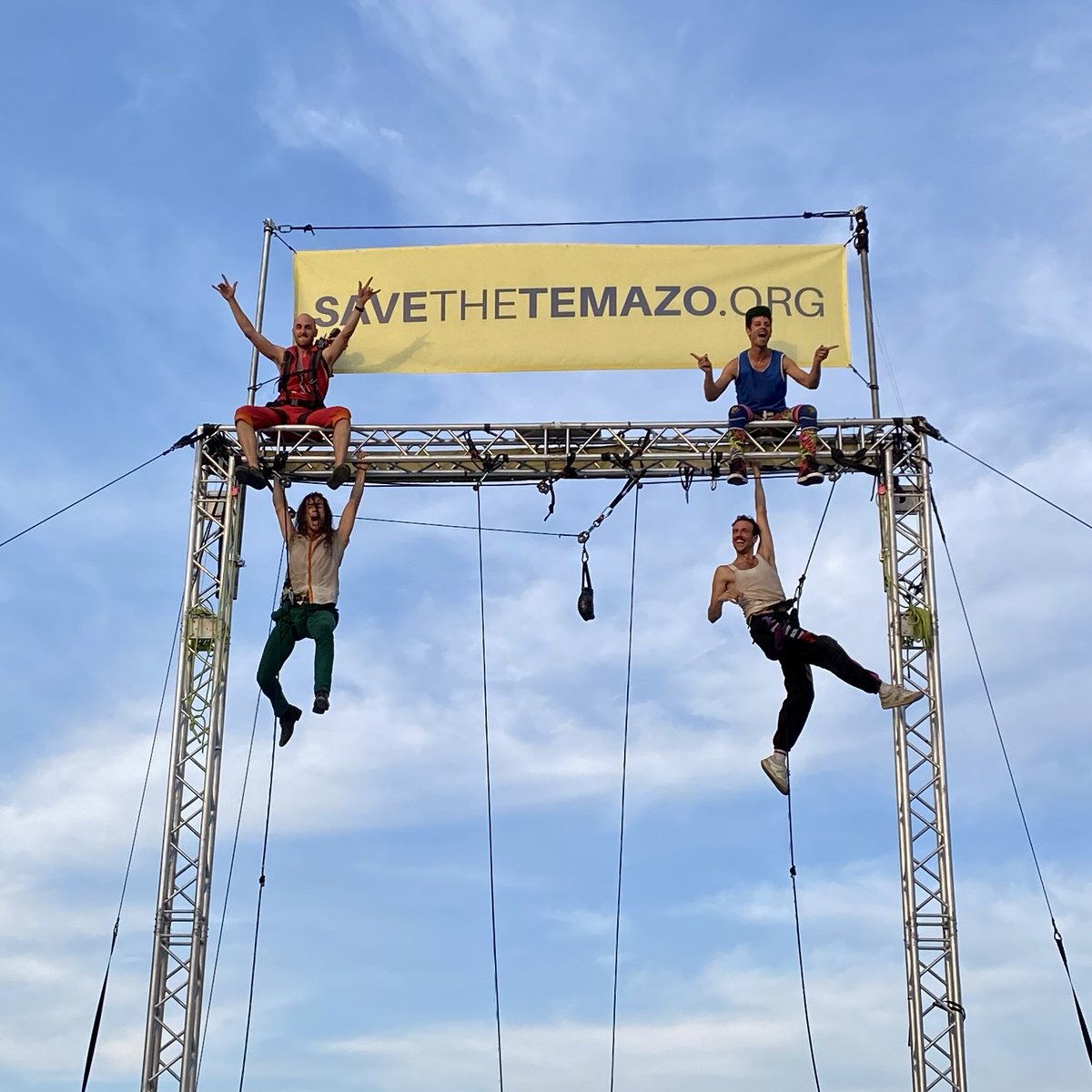 curtcirckit's tweet photo. I per acabar el #Curtcirckit22…música, bon rotllo i molts TEMAZOS!!! 🔝📀🎤🎹

#Curtcirckit #circalcarrer #savethetemazo @Montgat https://t.co/ASG8EMrg6P