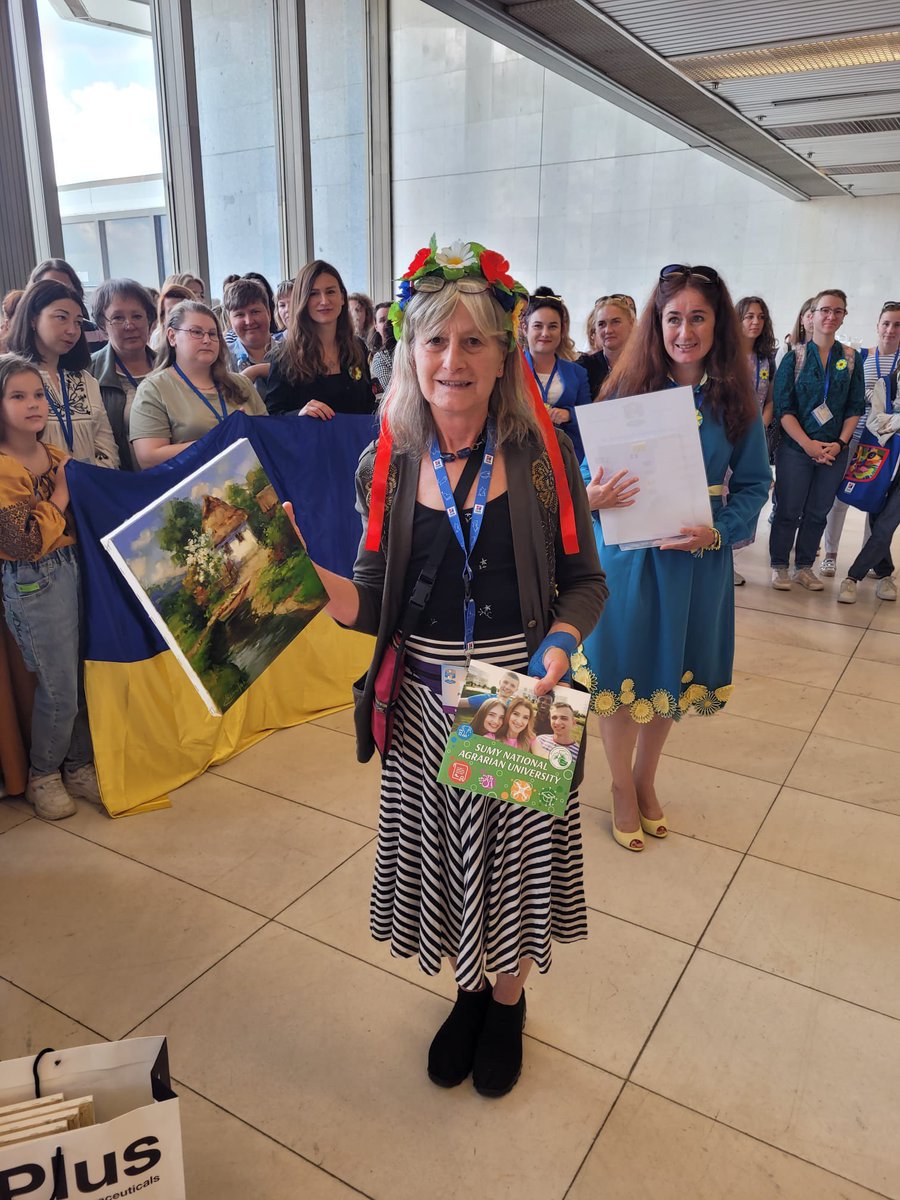 AVAVETS's tweet photo. The AVA (among others) supported ~70 Ukrainian vets attending the FECAVA conference in Prague. They gave a magnificent thank you and an oil painting to each association. Thank you, Polly Taylor for being there and agreeing to represent the AVA! Nice pictures! 🤩😍🇺🇦 https://t.co/XmHnfT1DMX