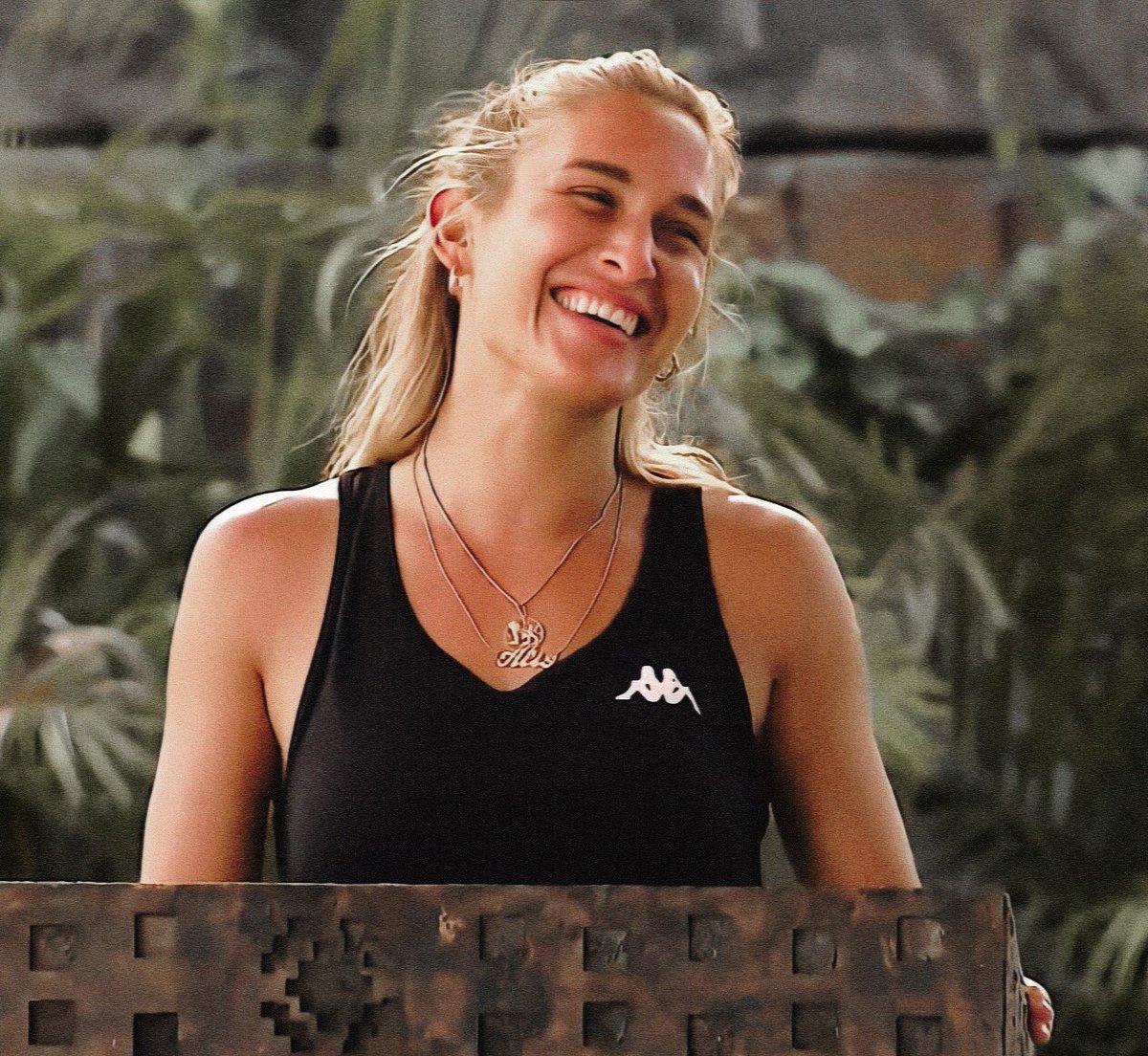 dörtlü fotoğrafları atmaya başlayabiliriz 

seni çok seviyoruz ve her zaman yanındayız 

BirEfsanedir SemaAydemir