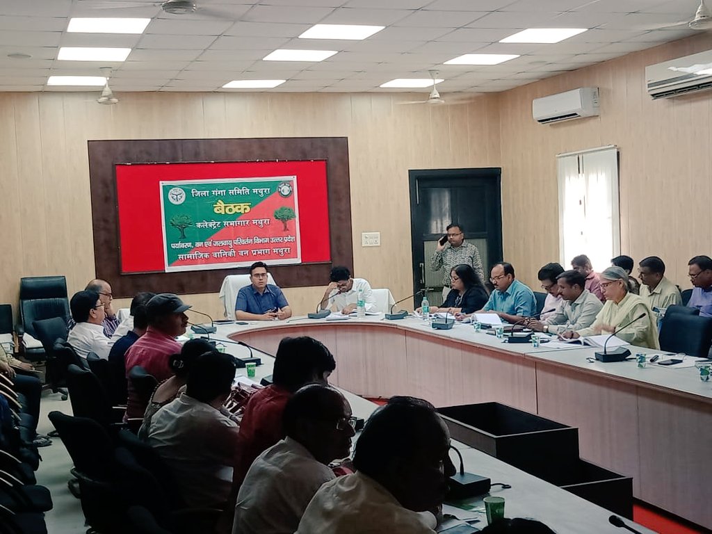 DMMathura1's tweet photo. कलेक्ट्रेट सभागार में मा0 मुख्यमंत्री जी की प्राथमिकता वाले 37 बिंदुओ पर विकास कार्यो एवं 50 लाख से अधिक के कार्यो की समीक्षा बैठक ली तथा अधिकारियों को आवश्यक दिशा-निर्देश दिए l https://t.co/3d6aV0k09F
