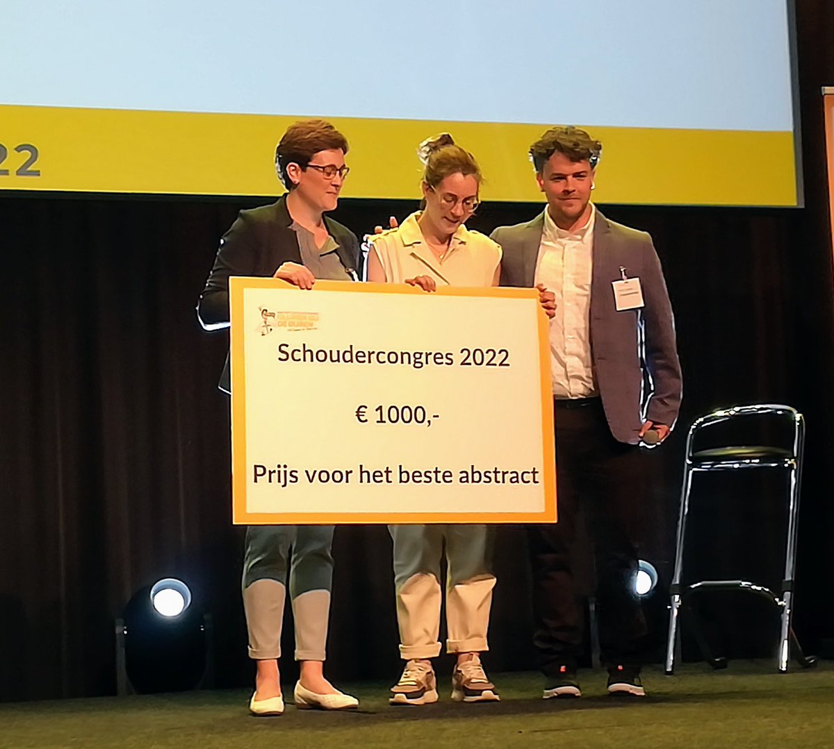 De abstract prijs bij #SC22 is voor An de Groef 👏. Haar studie toonde aan dat de additionele gunstige effecten van pijneducatie bij SP patiënten na borstCa operatie, niet klinisch relevant zijn.
